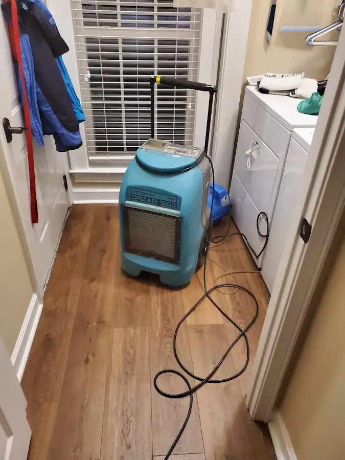 Commercial dehumidifier deployed for Crawl Space Restoration in Elizabeth City